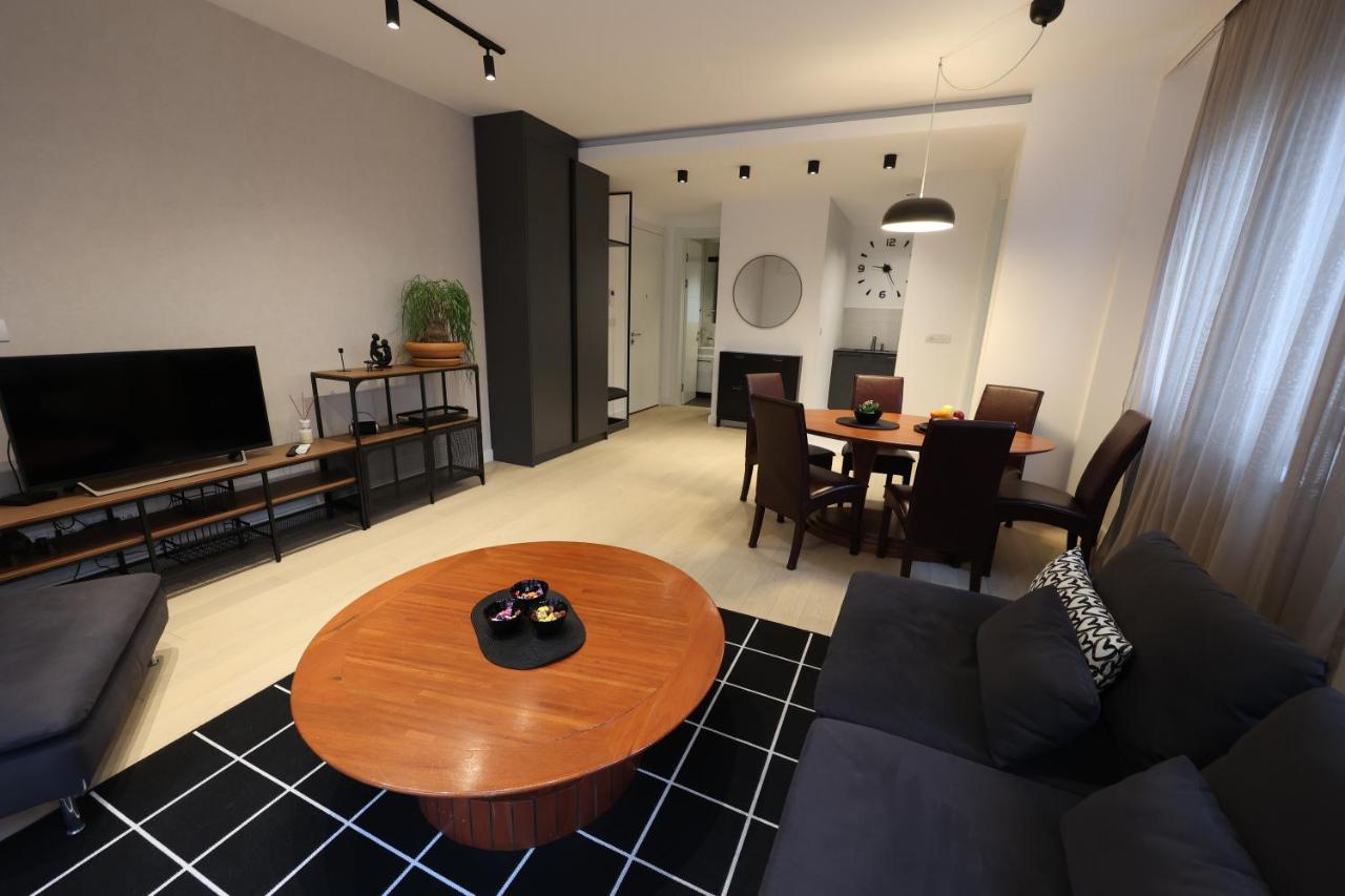 Modern Apartment In The Heart Of 베오그라드 외부 사진